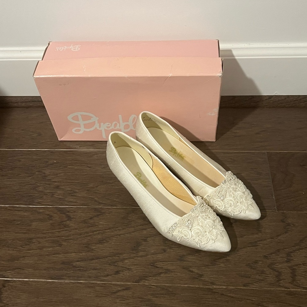 Dyeables Cream Lace Flats